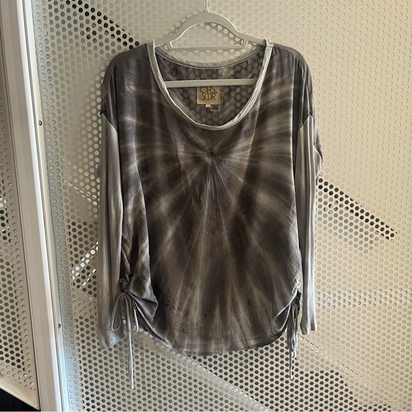 Chaser Scoop Neck Long Sleeve Tie Dye Oversized Top Size Medium Grey and White - Picture 1 of 10
